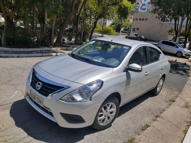 NISSAN VERSA SV AUTOMÁTICO COMPLETO