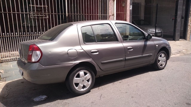 RENAULT CLIO SEDA 2006