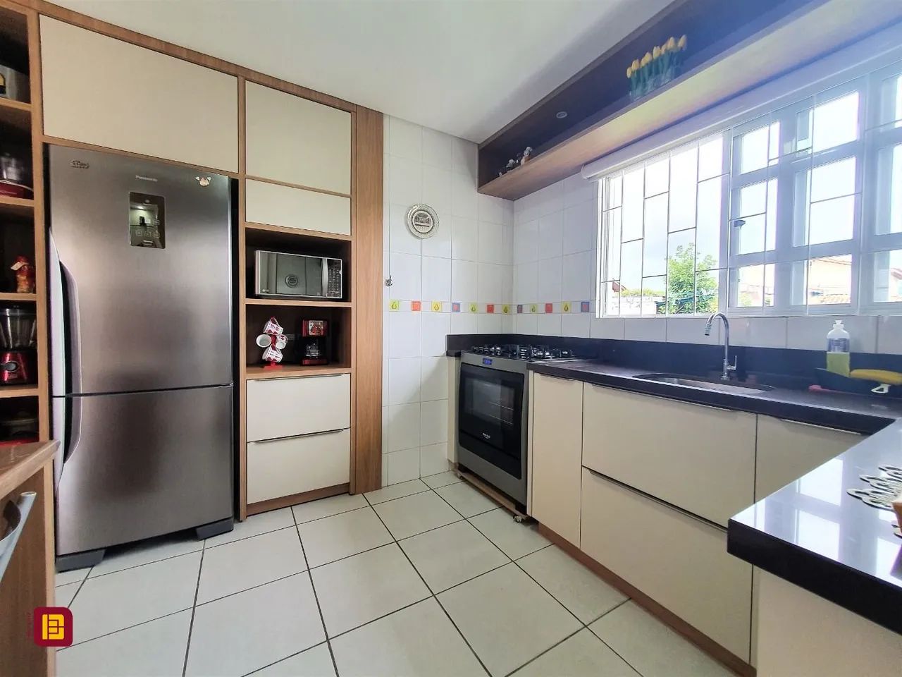 Terreno com 474 m² e área construída com 140,80 m².Casa muito bem projetada, com peças amp - Foto 15