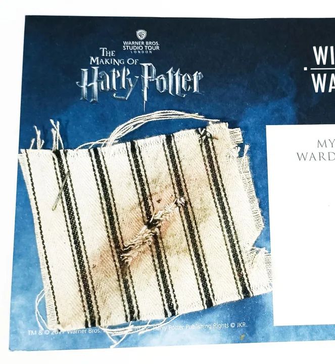 Tecido de Roupa Usado no Filme Harry Potter + Passaporte Oficial - Foto 2