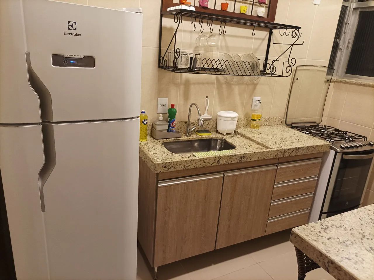 Apartamento mobiliado com água e condomínio inclusos 2 quartos e estacionamento 