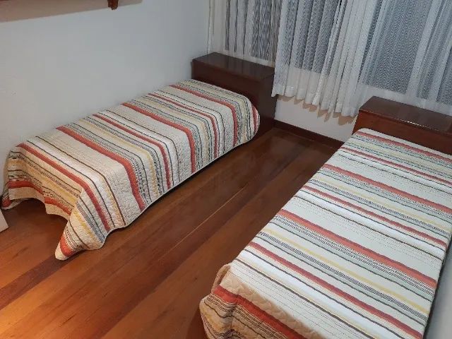Duas camas de quarto solteiro, mdf com mogno amadeirado, sem colchão. - Foto 5