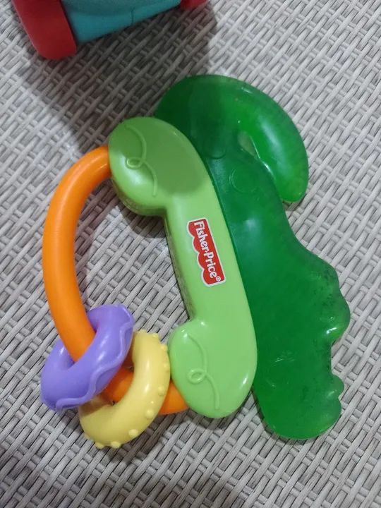 Brinquedos Fisher-Price para Bebês - Elefante e mordedor crocodilo  - Foto 4