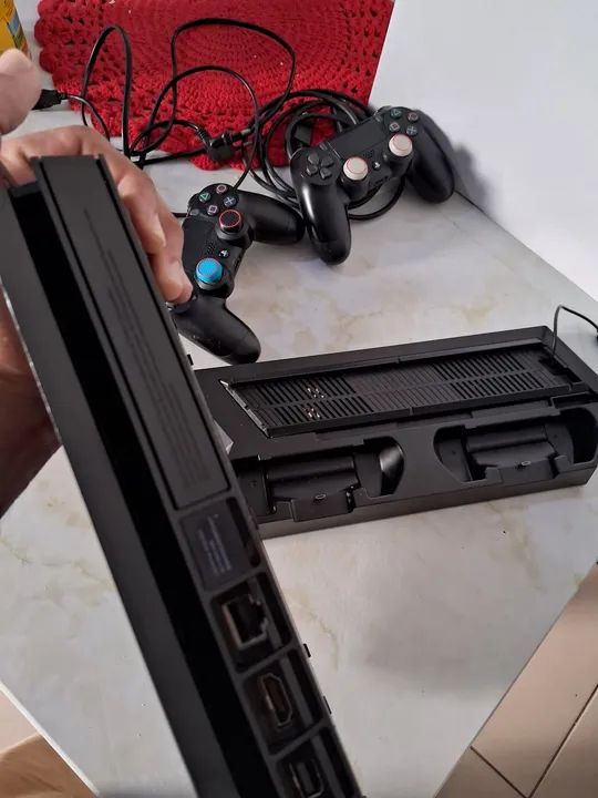 Ps4 slim 1TB semi novo+suporte com cooler - Foto 3