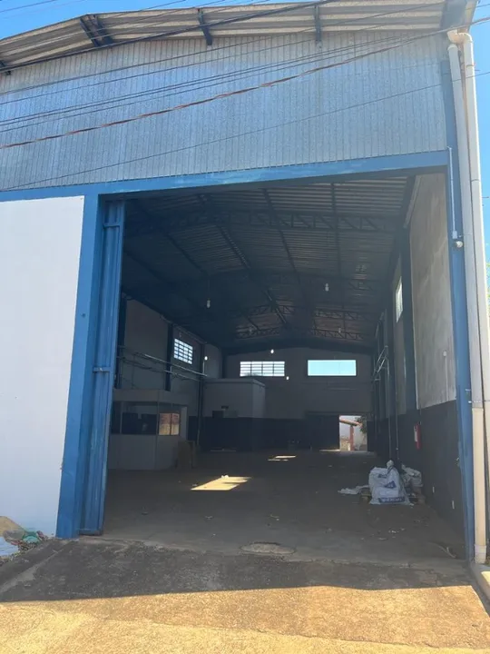 Alugo Galpão Comercial na 712 Sul (75)