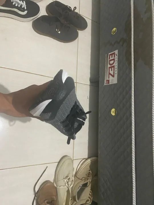 Tênis Under Armour Charged - Preto - Foto 5