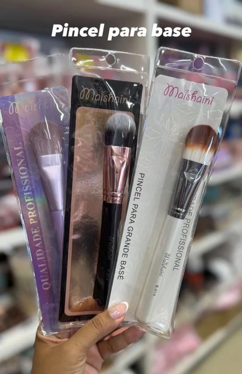 Pincel para base, pó compacto e blush
