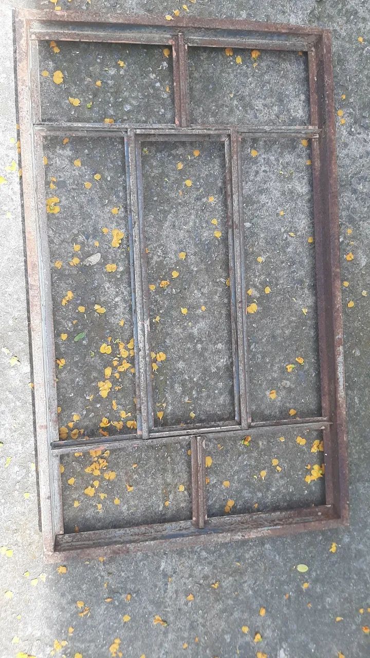 Janela vitro de ferro. 
