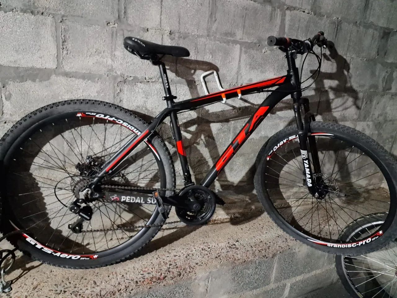 Vendo bike semi nova 