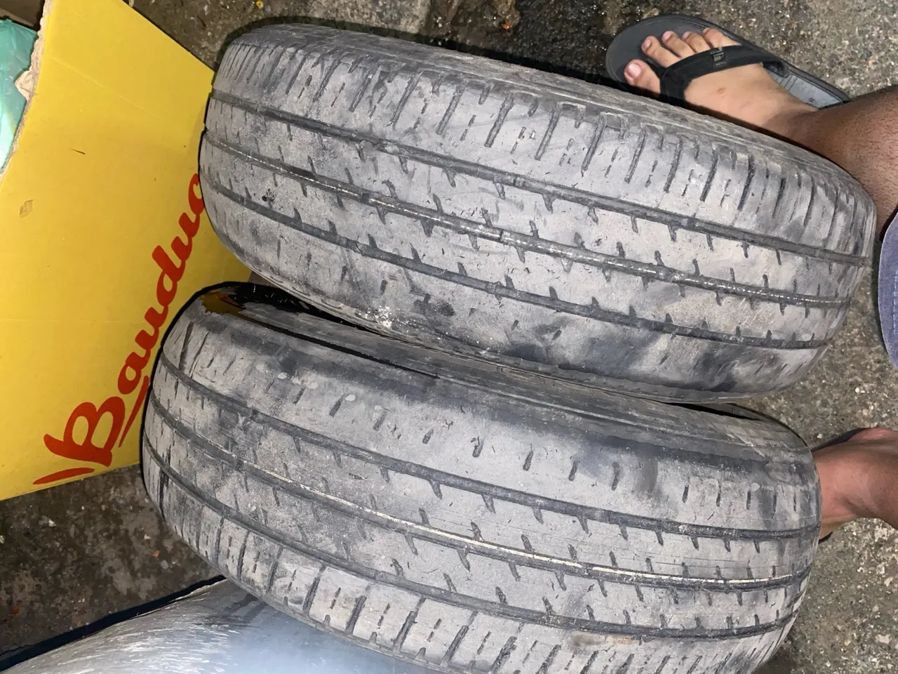 Pneu 175/65 r14. Usado para sorte do jeito q tá nas fotos