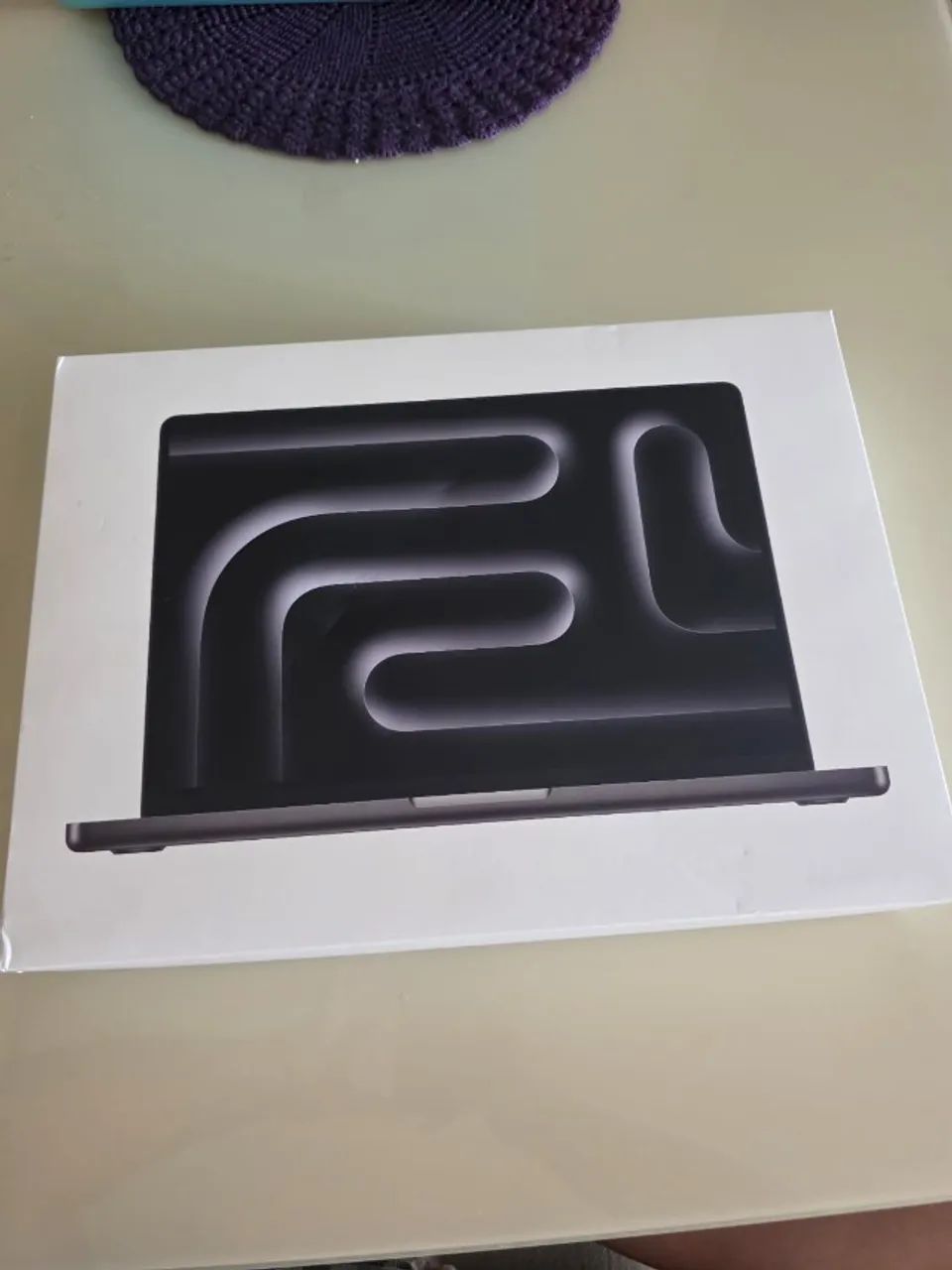 MacBook Pro com M4 Pro, 12-core CPU, 16-core GPU, 14.2 Polegadas, 24Gb RAM e 512Gb SSD