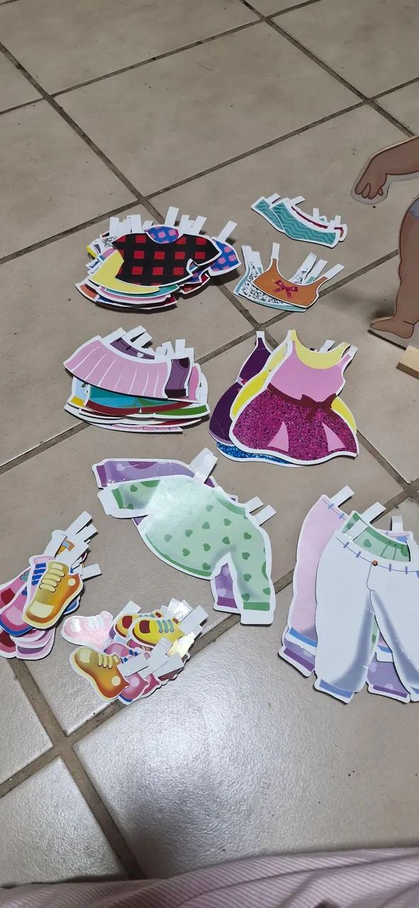 Boneca de vestir LOL com diversos looks - Foto 3