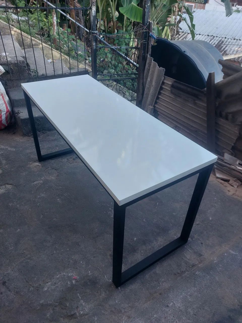 Mesa de Jantar Moderna com Tampo Branco
