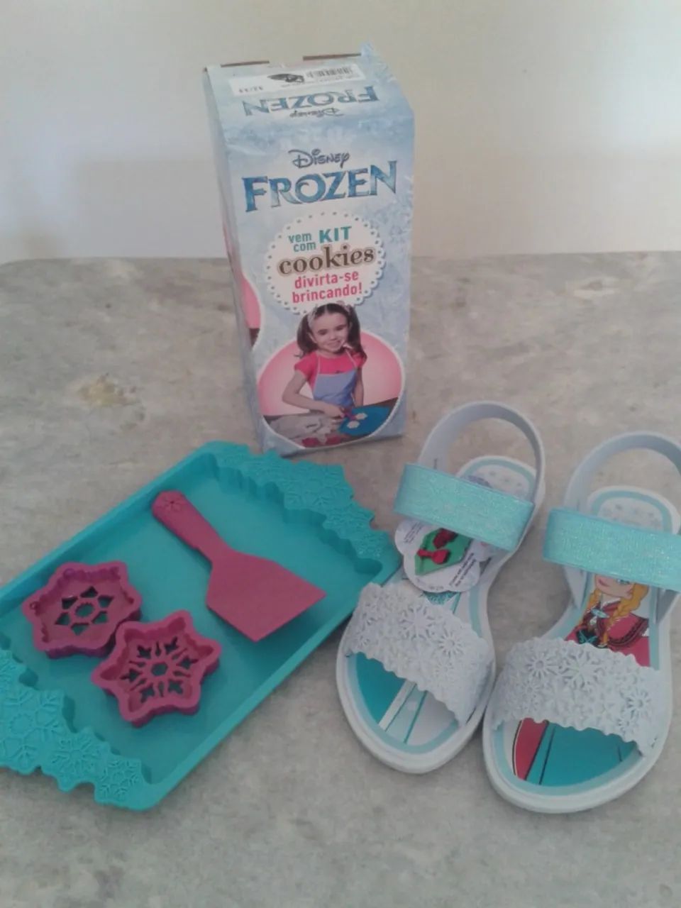 Sandália Frozen com brinquedo N 29
