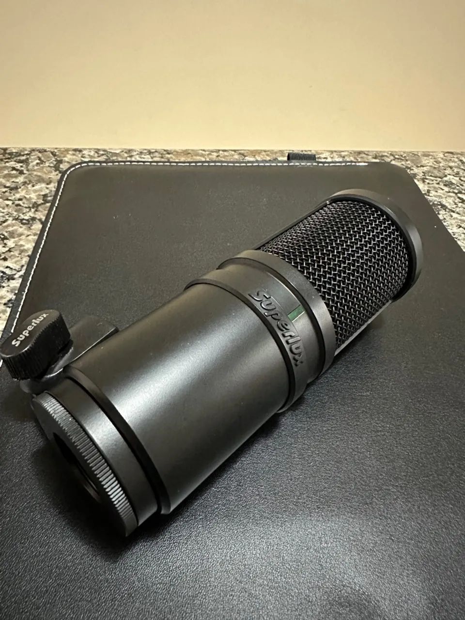 Microfone SUPERLUX e 205