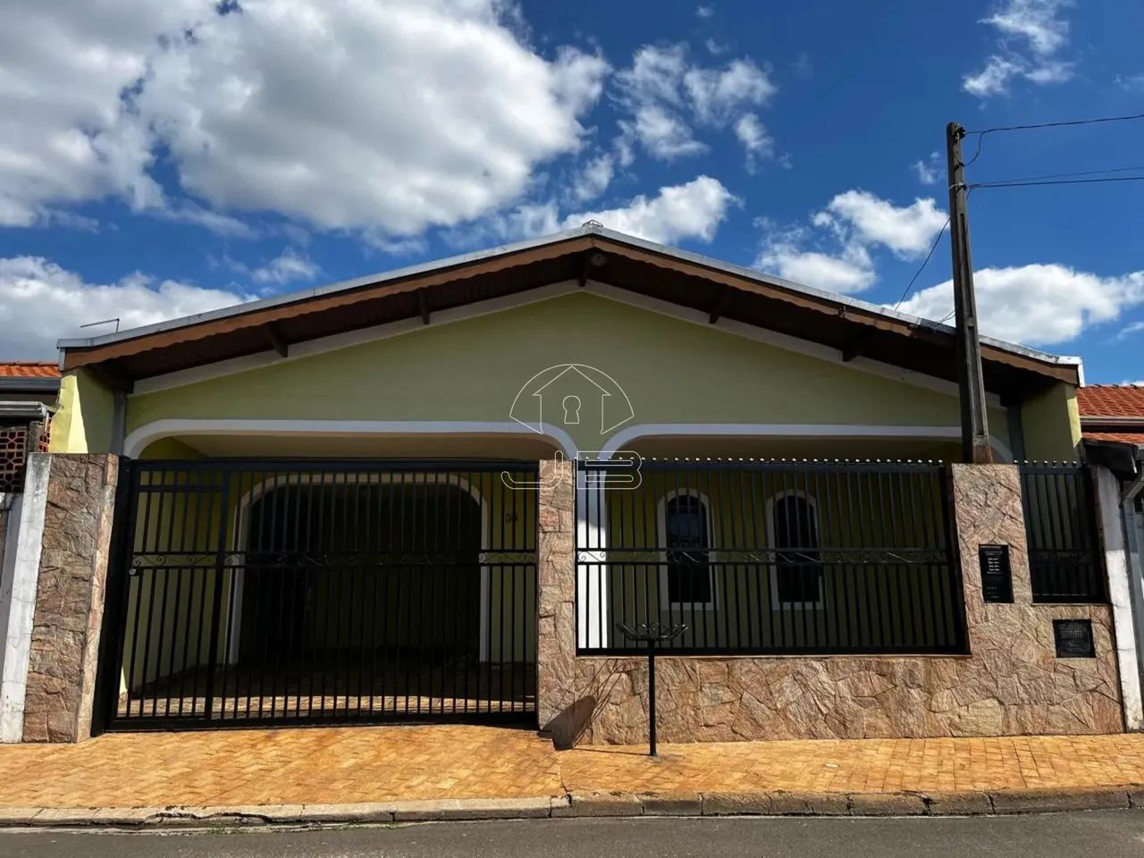 Imperdível Casa à Venda em Campinas/SP - 3 Quartos, 2 Salas, 1 Banheiro e 4 Vagas de Garag