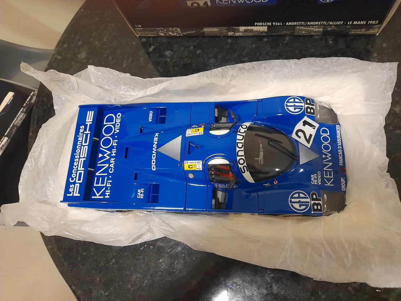 Miniatura Porsche 956L Kenwood Le Mans 1983