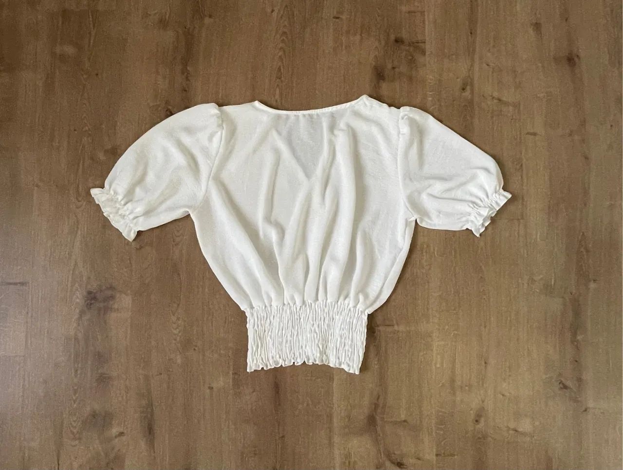 Cropped branco P / M  decote V  - Foto 3