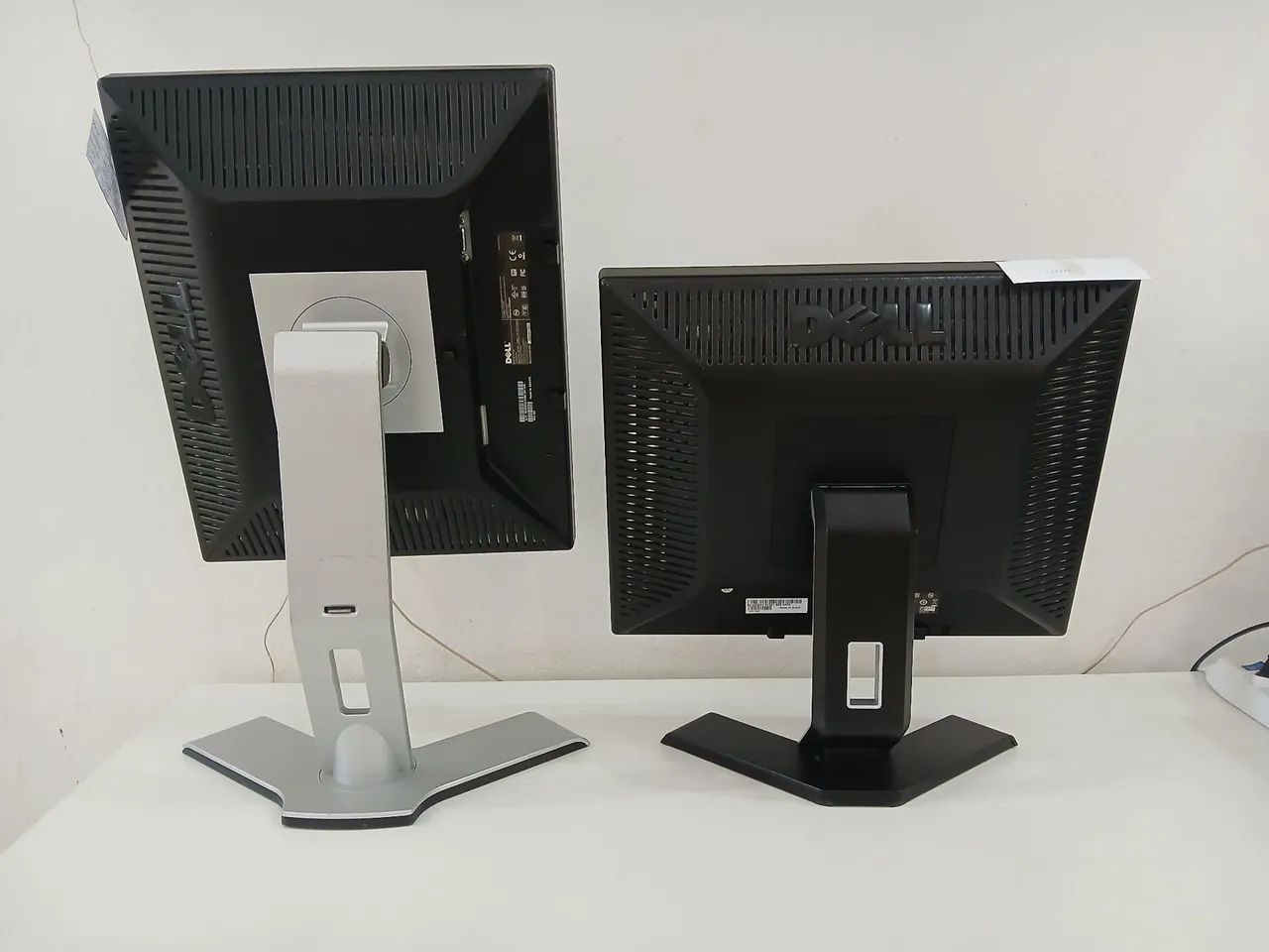 Dell 17" Monitor / Fixed or Rotating with Warranty64291874147714122