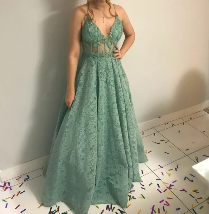 Vestido de renda verde para festa