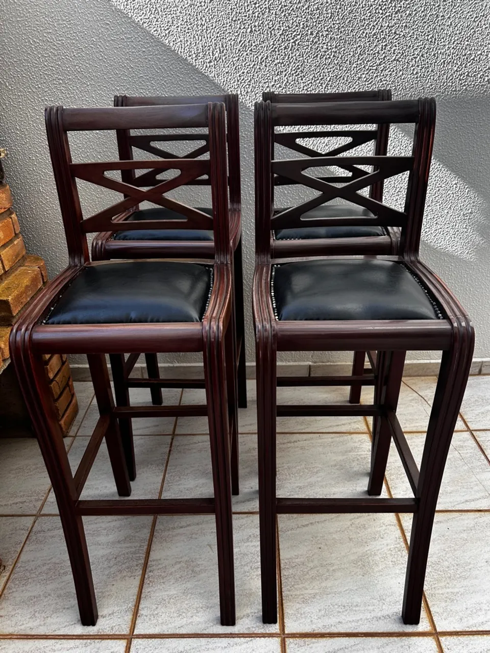 Conjunto de Banquetas de Madeira com Assento Estofado