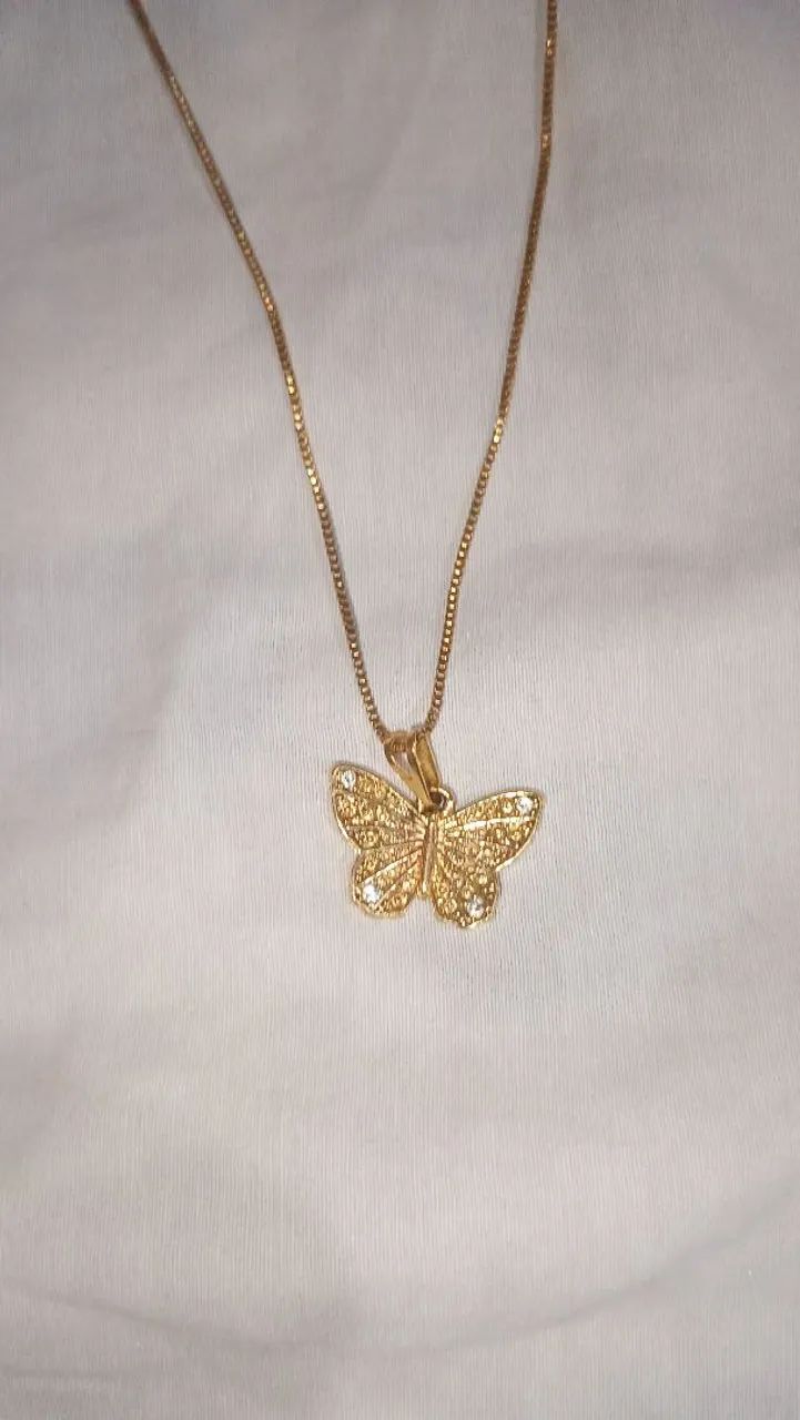 Colar de corrente com pingente de borboleta da Magold  - Foto 2