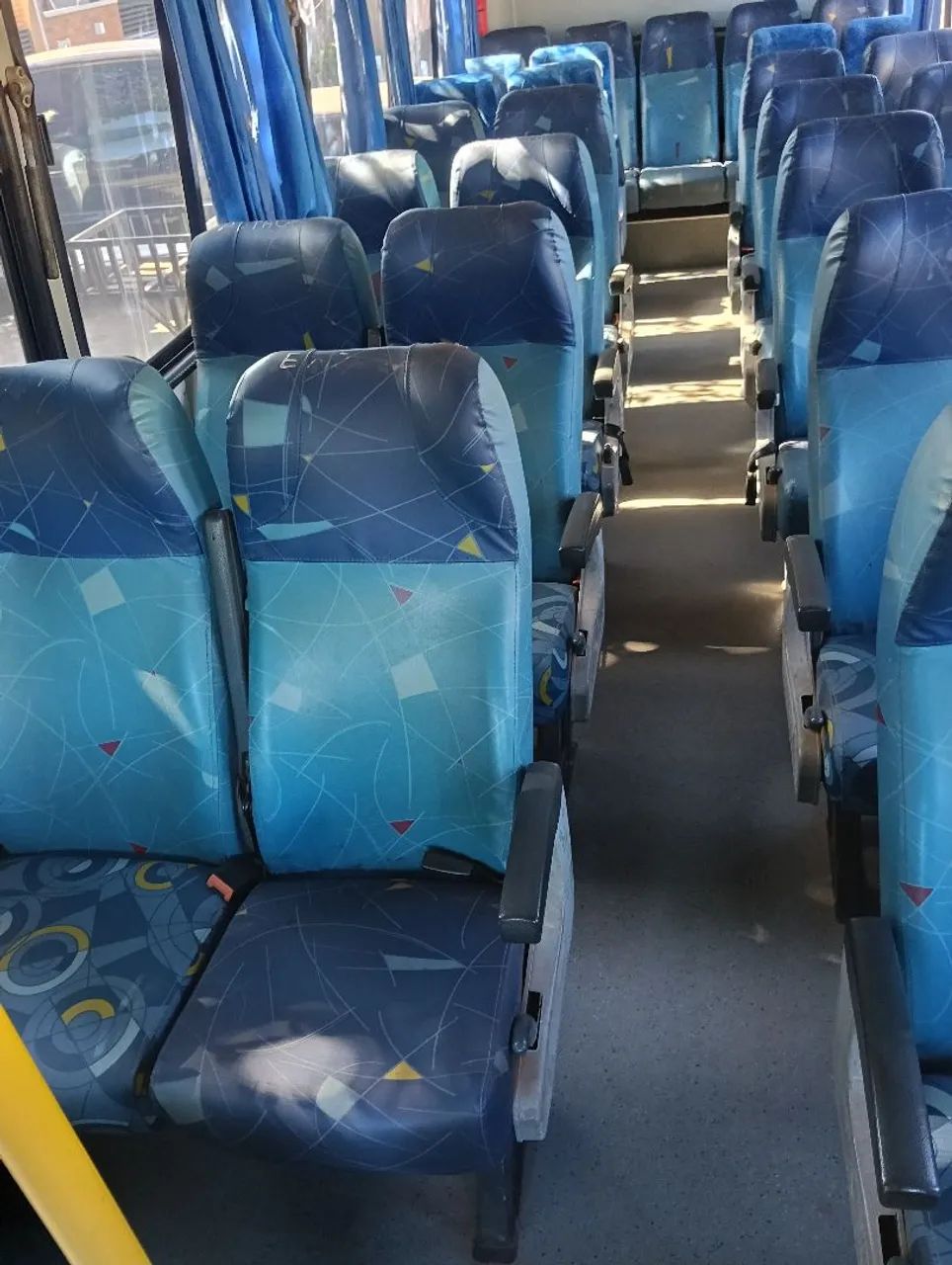 Micro ônibus sênior Mercedes LO915 - Foto 6