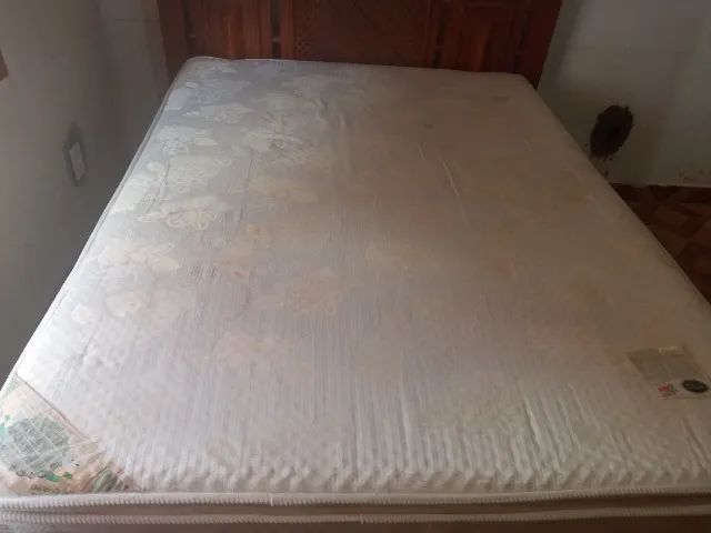 Vendo Cama de casal + colchão de casal - Foto 2