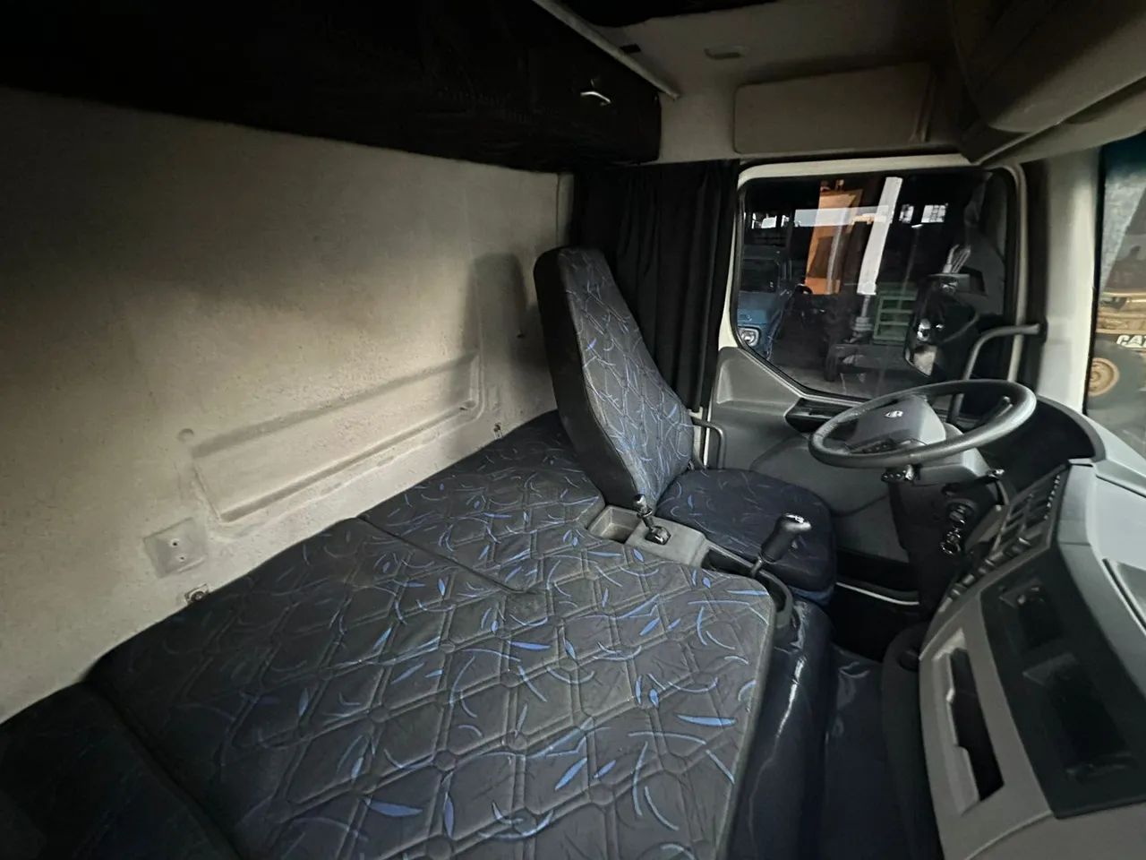 Volvo VM 330 8X2 - Foto 5