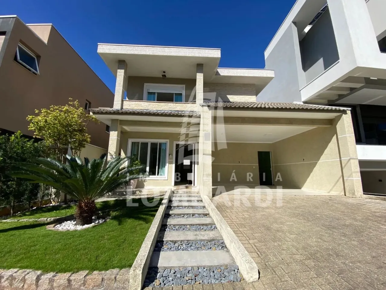 Sobrado com 3 quartos à venda por R$ 1880000.00, 154.00 m2 - CIDADE INDUSTRIAL - CURITIBA/