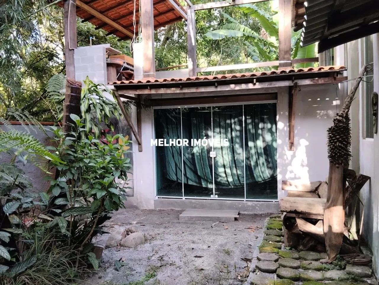 Casa Rústica à venda localizado na Praia do Estaleiro em Balneário Camboriú - SC