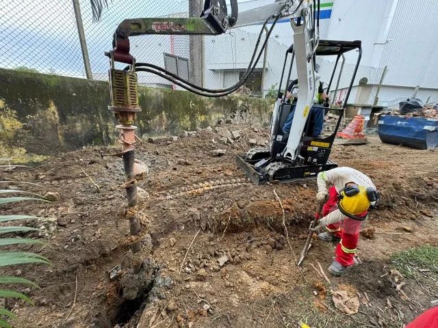 Aluguel de minicarregadeira (Bobcat) - Foto 6