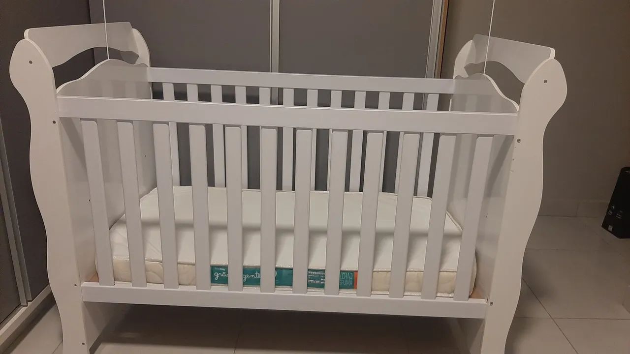 Berço Infantil Branco com colchão grão de gente