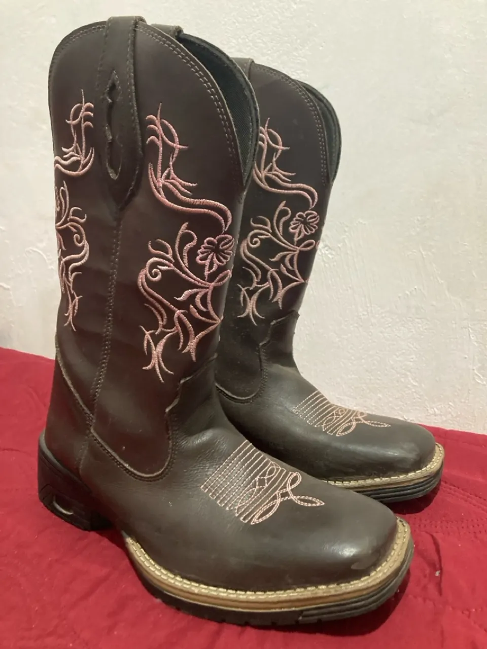 Botas Country Bordadas Marrom