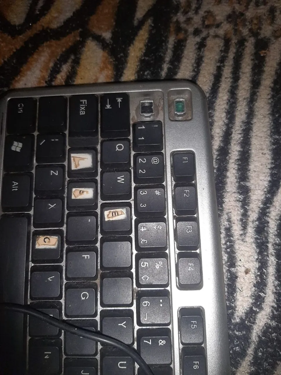 Teclado USB Compacto Danificado