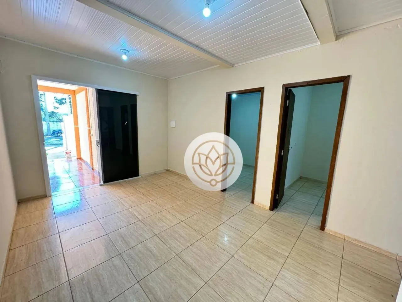 Casa com 02 Quartos para locação no umbara