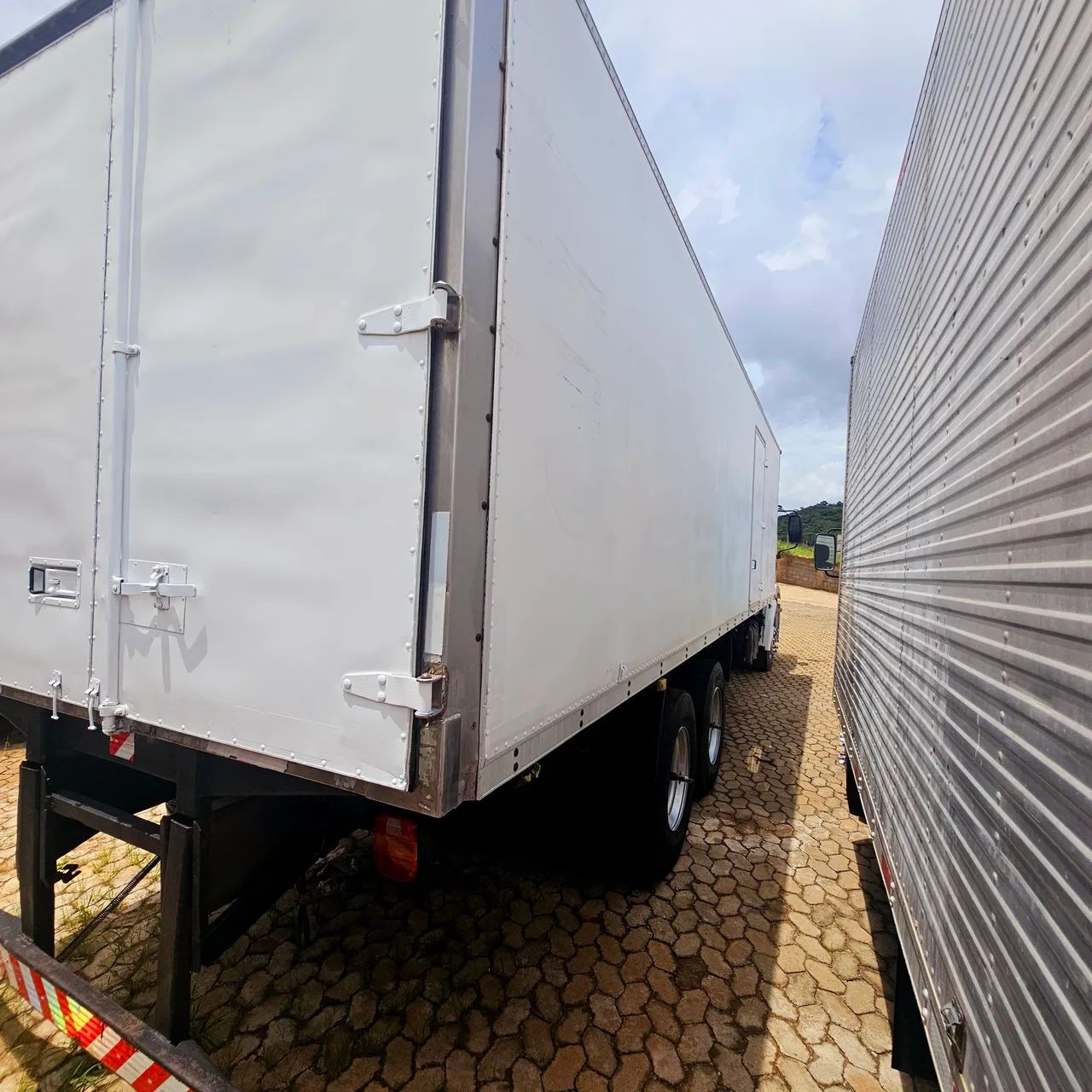 Caminhão 24.250  (2009) com baú de  refrigerado  - Foto 14