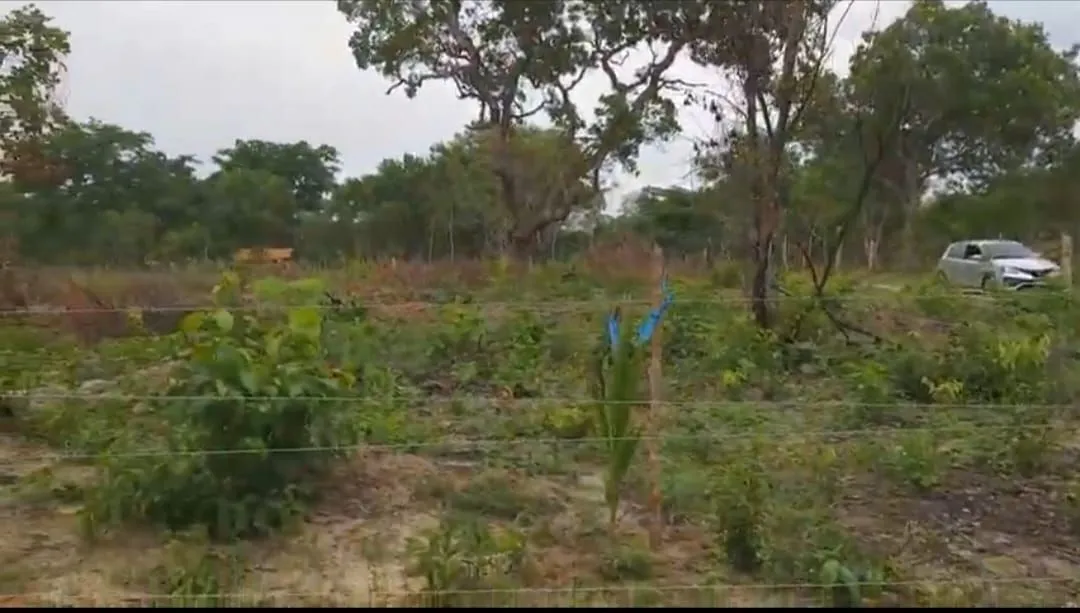 Vendo ou troco terreno medindo 50/100 a 15 minutos de teresina,próximo ao roncador