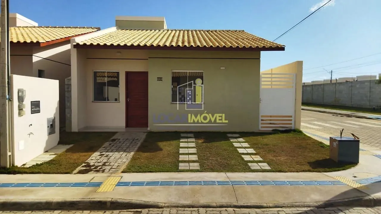 Excelente casa de esquina e solta 3 quartos sendo 1 suíte em condomínio fechado à venda no