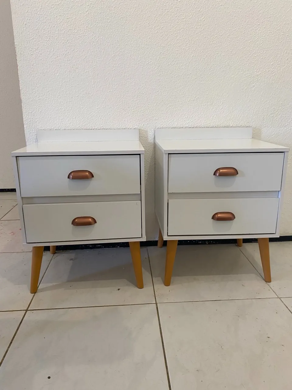 2 Mesas de Cabeceira Modernas Brancas