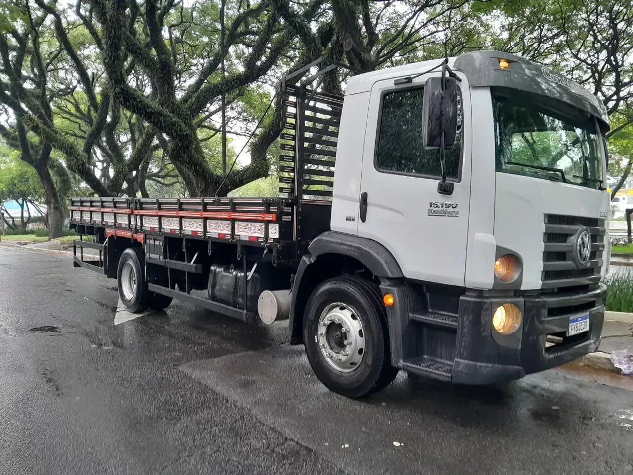 Vendo Caminhão Carroceria 2014 - Foto 7