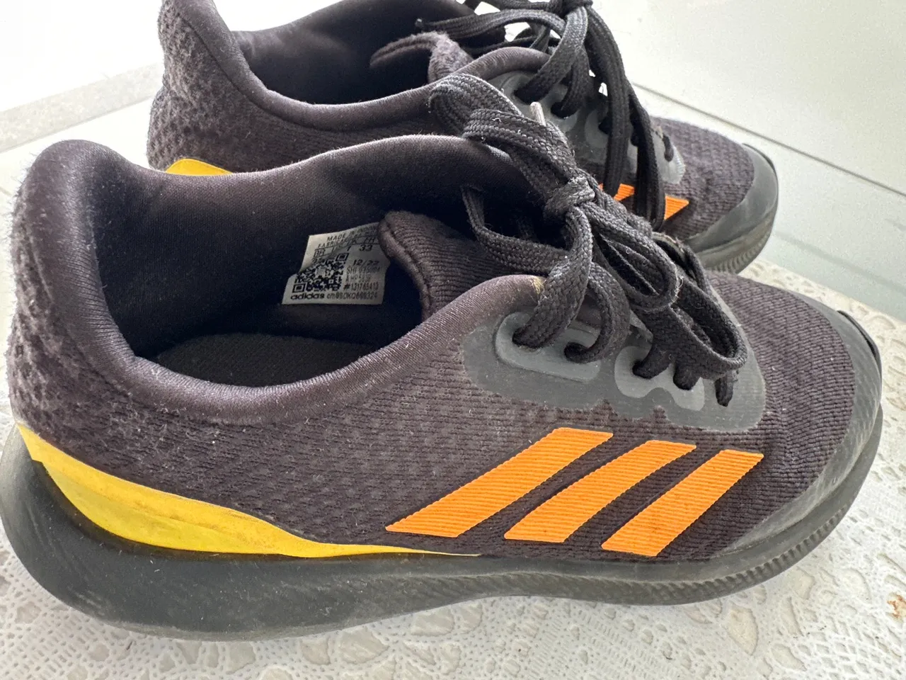 Tênis Adidas Infantil - Preto e Laranja
