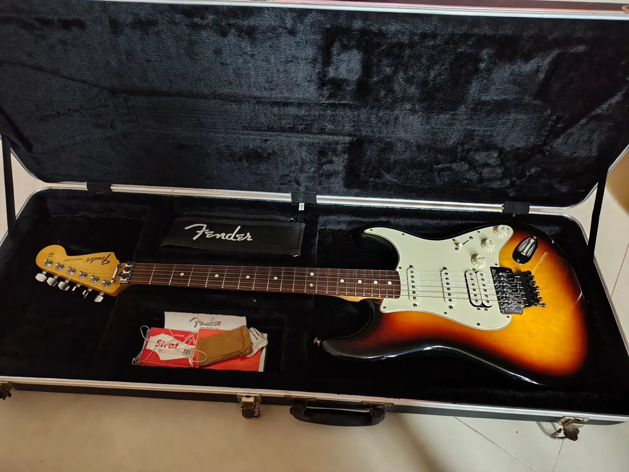 Guitarra Fender Stratocaster Standard com Floyd Rose - Mexicana - 2010