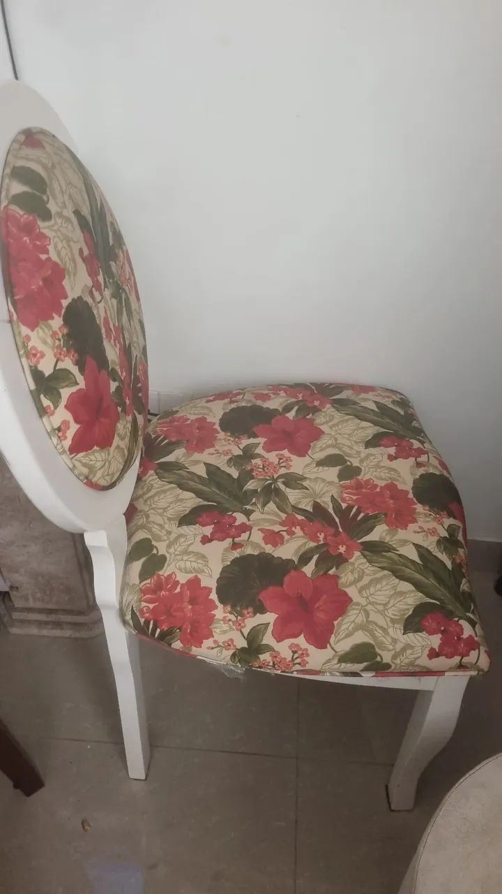 Par de Cadeira Medalhão branca/  floral - Foto 5