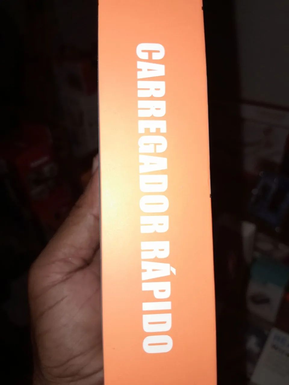 CARREGADOR RÁPIDO PARA CELULAR. 