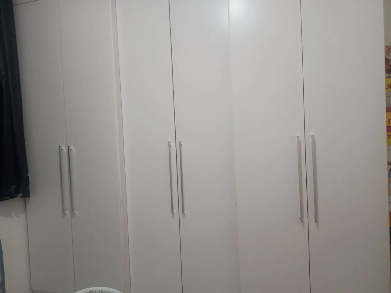 Guarda-roupa branco em ótimo estado