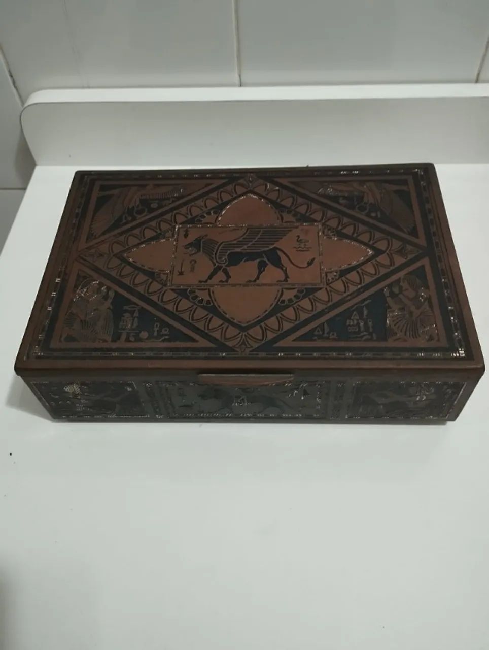 Porta joias antigo em metal com arabescos