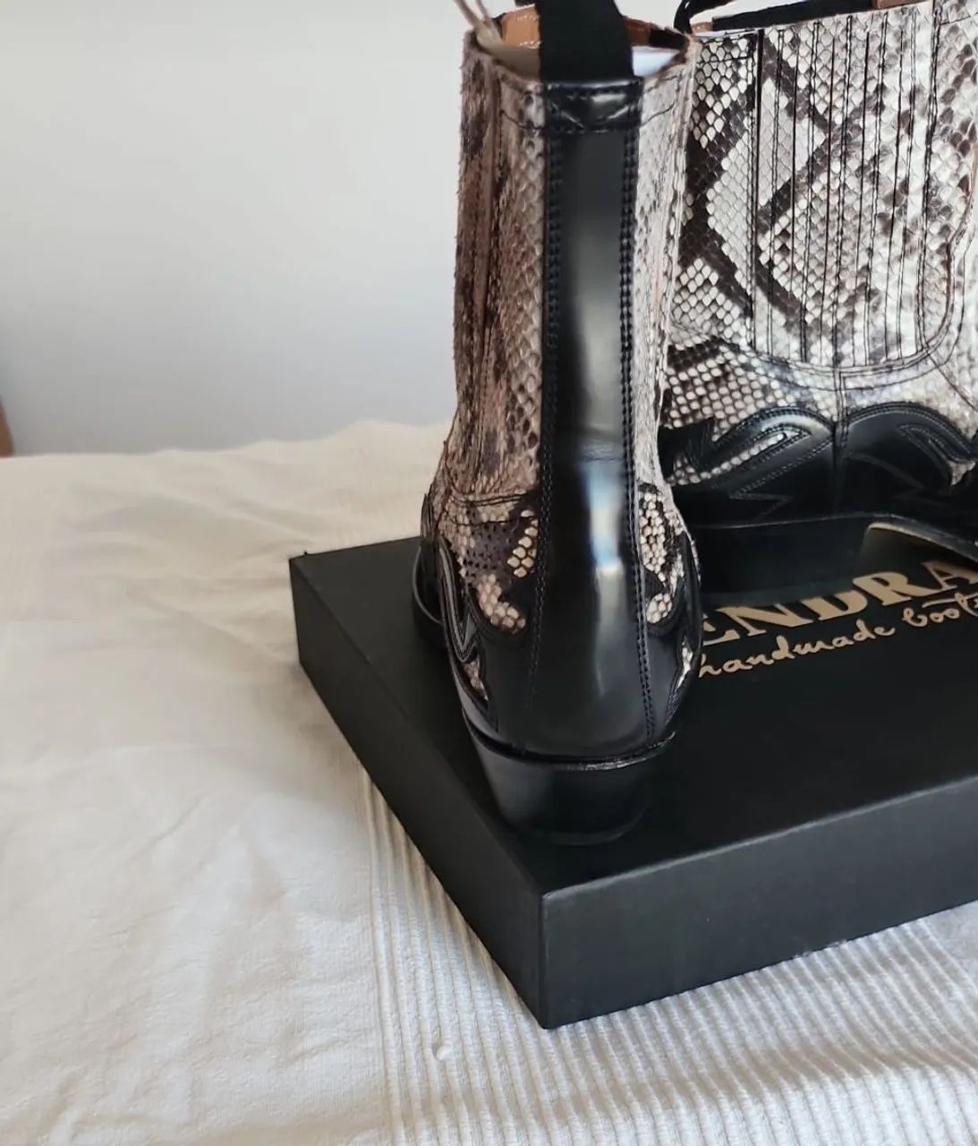 Botas de Couro Estilo Cobra - Elegância e Sofisticação - Foto 3