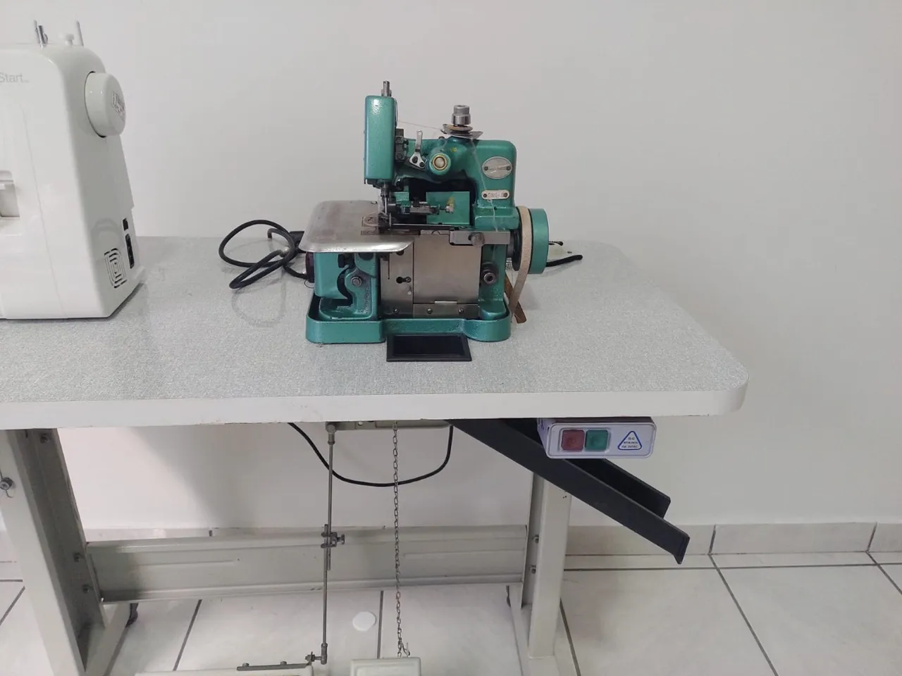 Máquina de Costura Industrial Overlock