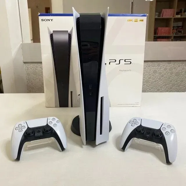 PlayStation 5 Mídia Física e Digital + Caixa + Nota / 2 Controles (Aceito Cartão)